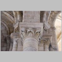 Sens, south choir aisle capital, photo mappinggothic.org.jpg